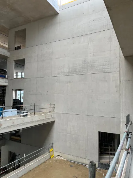 MMU large concrete face